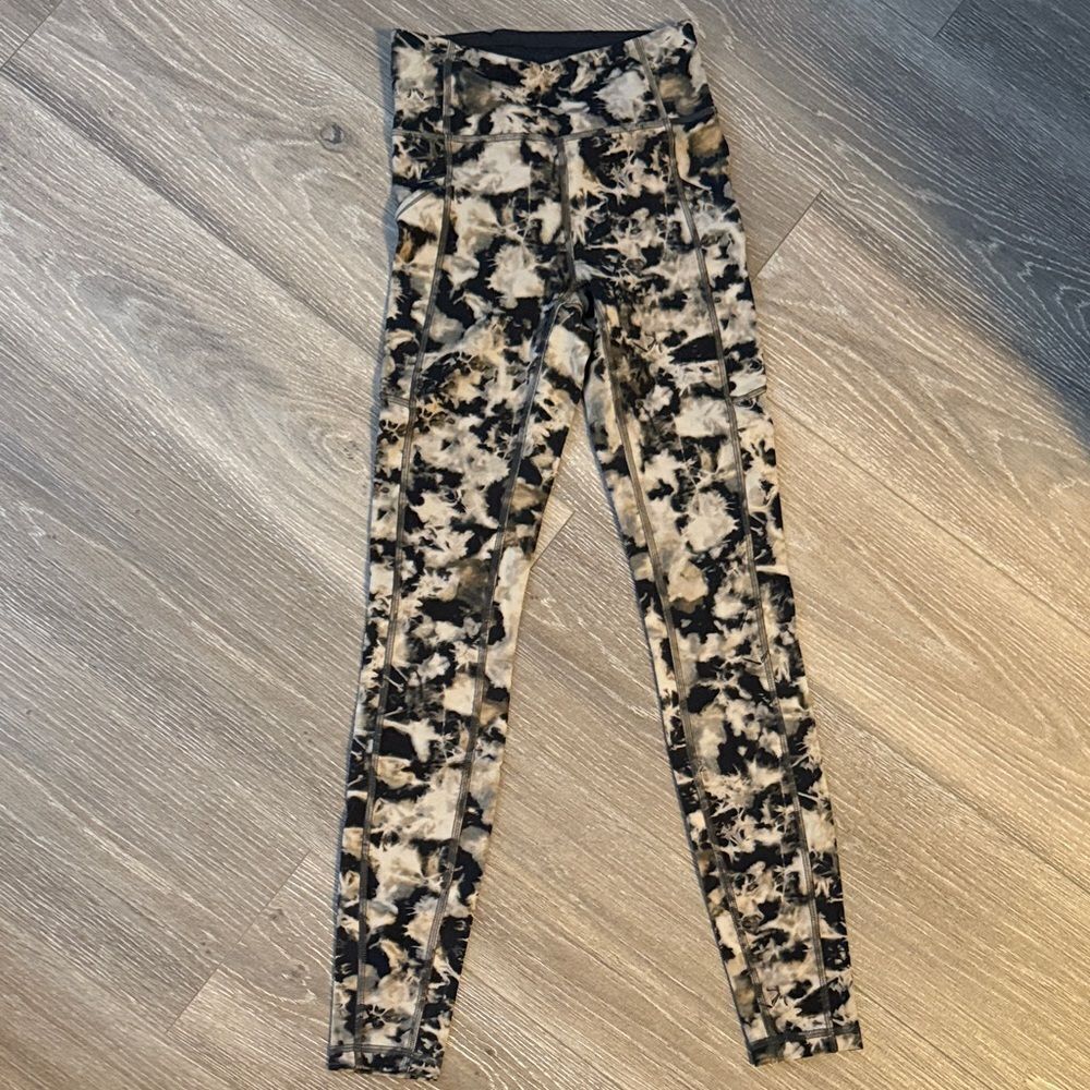 lululemon athletica Women Black and Tan Tie-Dye Leggings